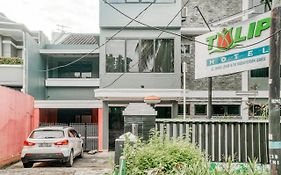 RedDoorz near Plaza Senayan